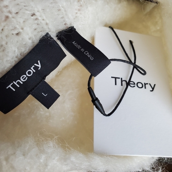 Theory Boucle Cable Turtleneck size L NWT - Picture 6 of 8